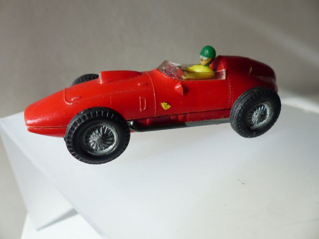 ANTIGUO WRENN F. 152 FERRARI ROJO - SLOT 1/52