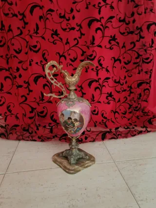 Jarrón antiguo cerámica con base mármol