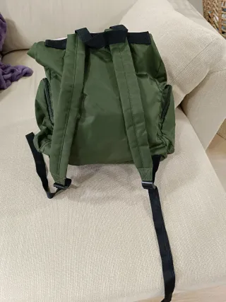 Mochila verde y rosa