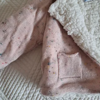 Chaqueta bebé rosa con forro sherpa
