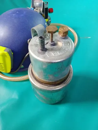 Casco espeleología con frontal y carburero