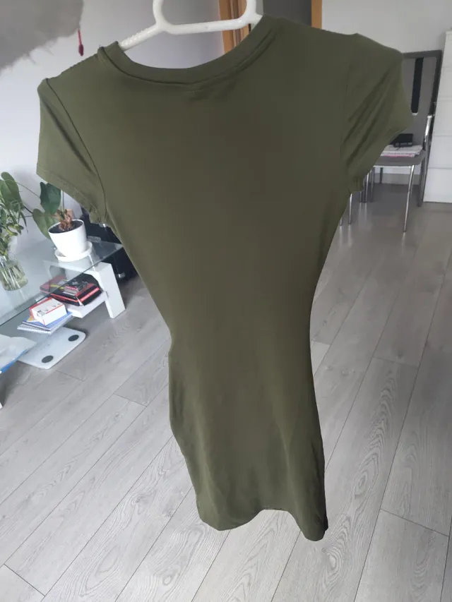 Vestido verde con cordón fruncido