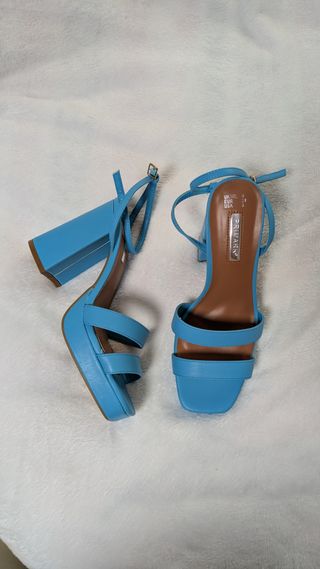 Zapatos de tacón azul