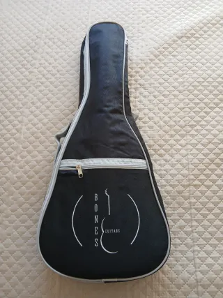 Ukelele de madera BONES SP310C+funda+correa