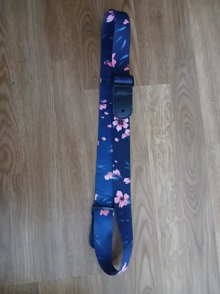 Ukelele de madera BONES SP310C+funda+correa