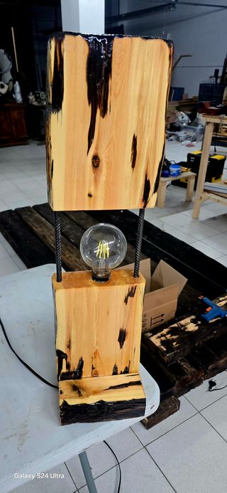 Lámpara artesanal madera y resina