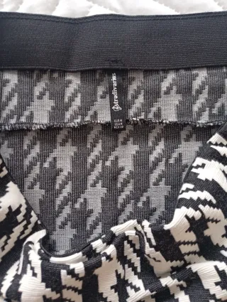 Falda Stradivarius pata de gallo