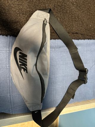 Bandolera Nike Gris