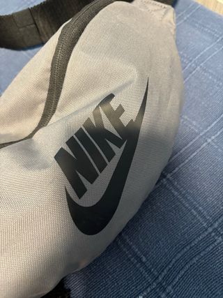 Bandolera Nike Gris