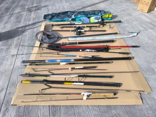 Lote de cañas de pescar y accesorios