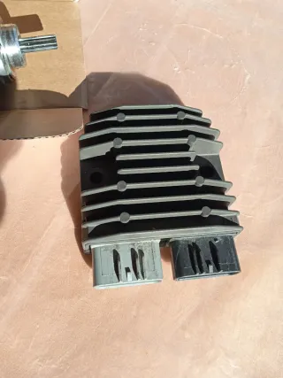 Regulador Triumph 695 Yamaha FZ6/YZR 125