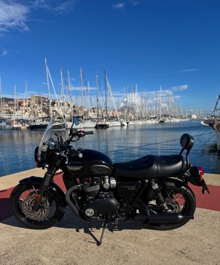 Triumph Bonneville T120 Black