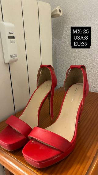 Vestido, top y zapatillas