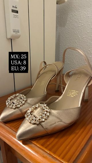 Vestido, top y zapatillas