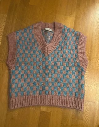 Chaleco de punto Zara cuadros rosa y azul