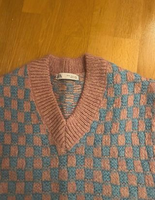 Chaleco de punto Zara cuadros rosa y azul