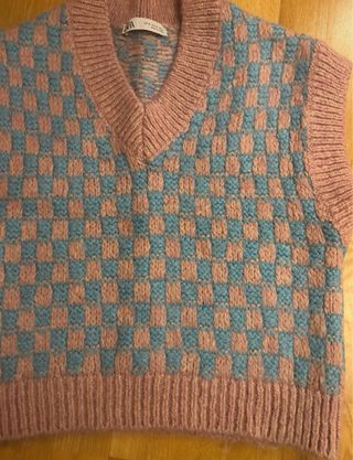 Chaleco de punto Zara cuadros rosa y azul