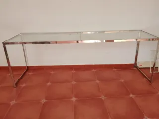 Tavolo in acciaio e vetro per attività commerciale