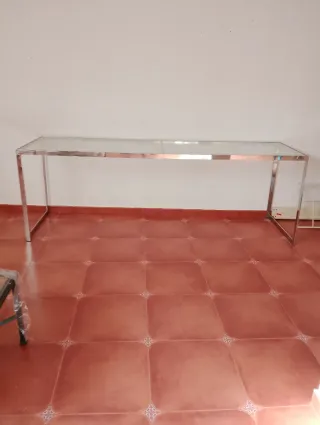 Tavolo in acciaio e vetro per attività commerciale