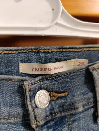 Jeans Levi's 710 Super Skinny W25