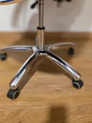 Silla de oficina ,giratoria,inclinable, regulable