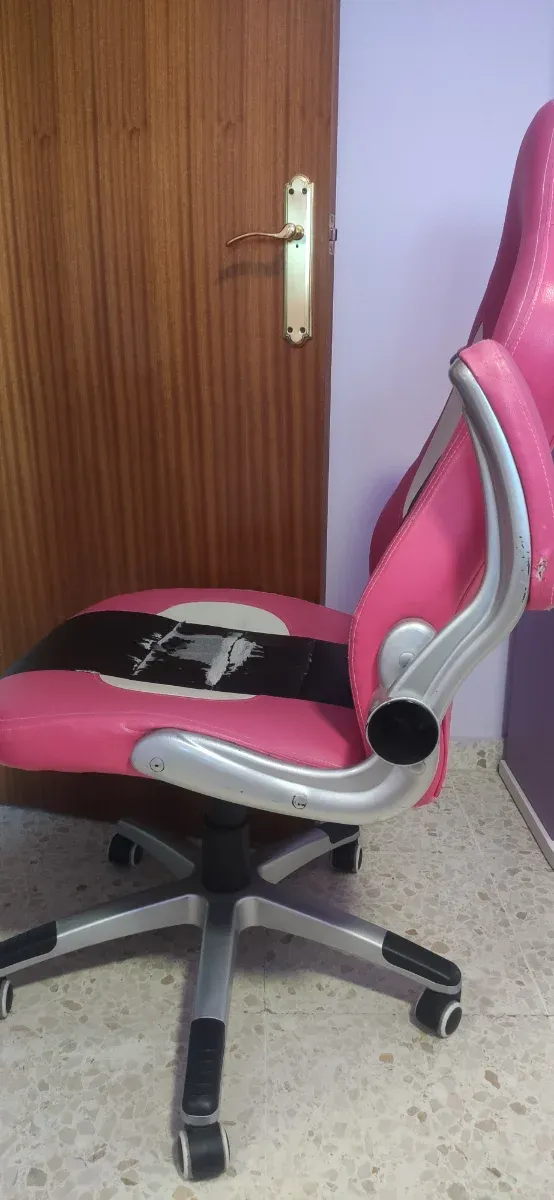 Silla de escritorio gamer rosa y negra