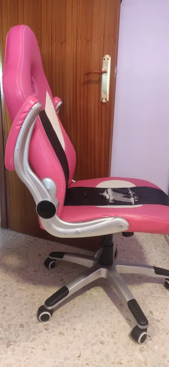 Silla de escritorio gamer rosa y negra