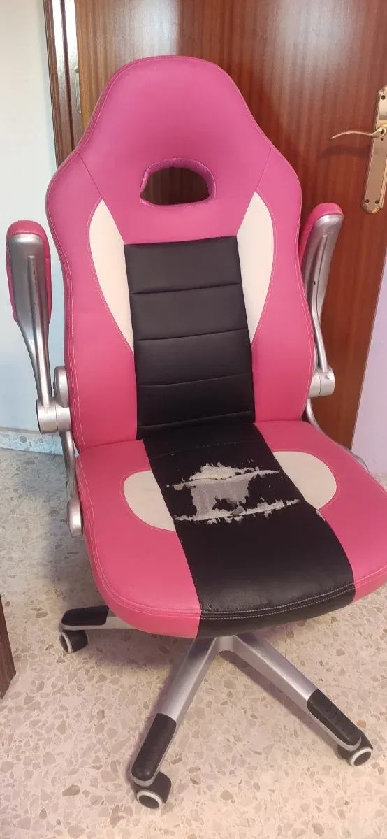 Silla de escritorio gamer rosa y negra