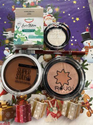 Make-up: Ombretto, Fondotinta, matita , illuminan