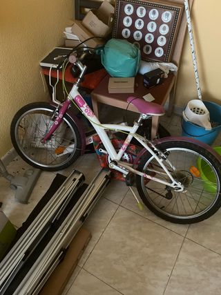 Bicicleta infantil Btwin blanca y rosa