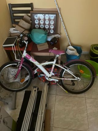 Bicicleta infantil Btwin blanca y rosa