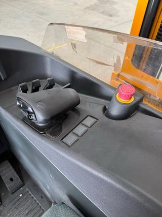 Carretilla retráctil Jungheinrich ETV 216