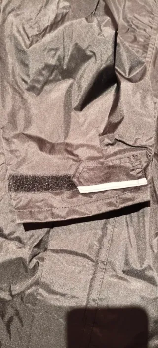 Traje de lluvia negro