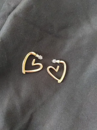 Pendientes corazón dorados a estrenar