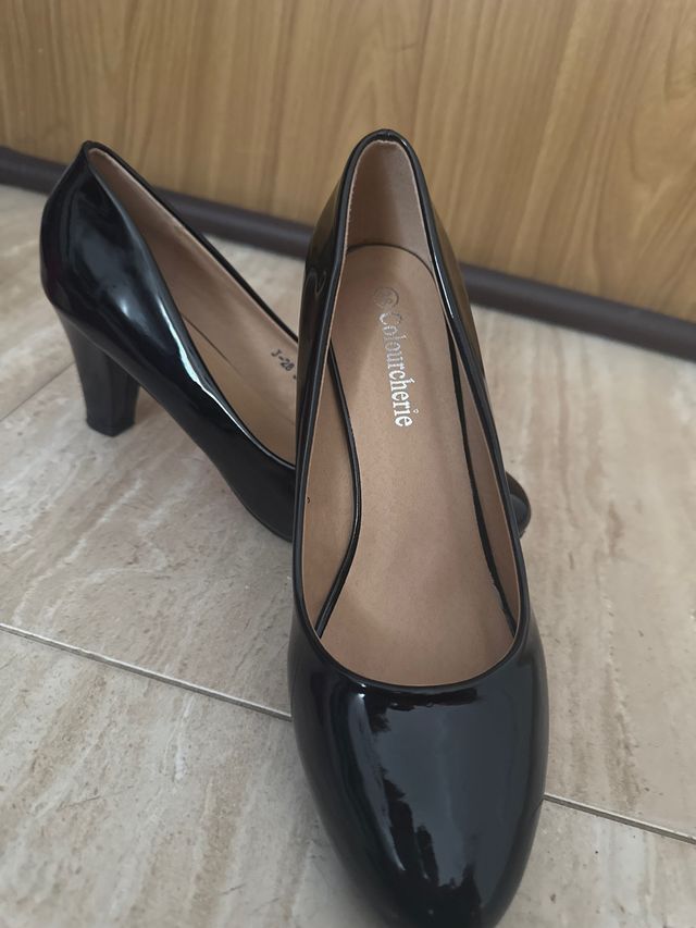Tacones negros Colourcherie