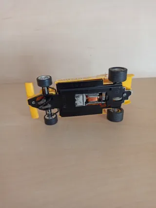 Coche Scalextric Ligier Amarillo