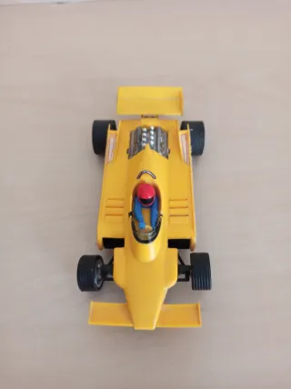 Coche Scalextric Ligier Amarillo