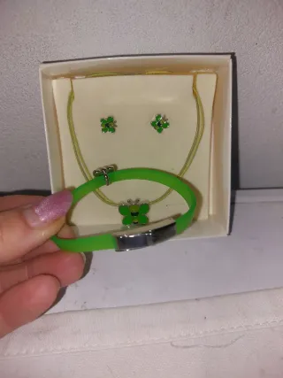 Conjunto Collar, Pulsera y Pendientes Mariposa