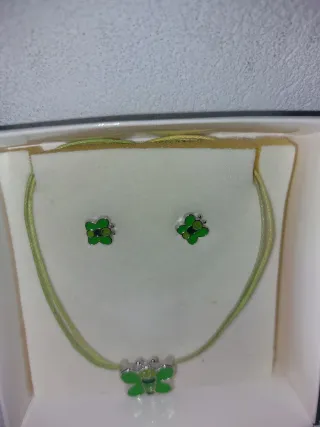 Conjunto Collar, Pulsera y Pendientes Mariposa