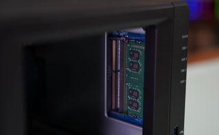 NAS Synology DS423+ con RAm oficial y 2 x NVMe 1Tb