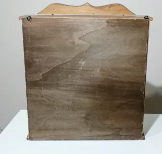 Vetrinetta in legno con ante in vetro decorato