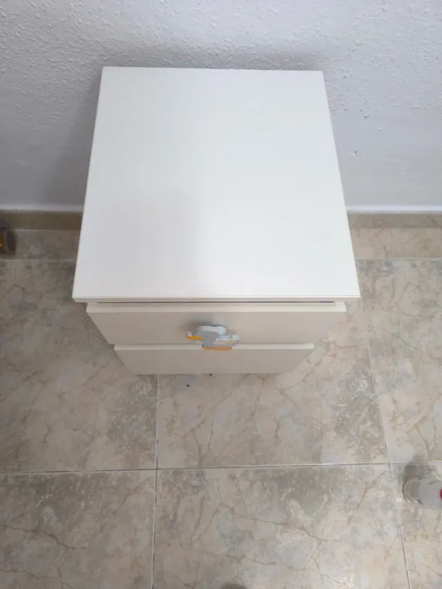 Mesita de noche infantil con pato