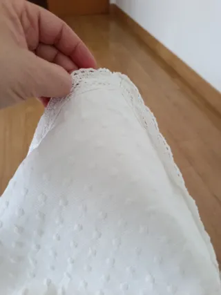 Colcha cuna piqué topitos y puntilla De zara home