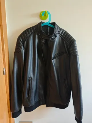 Chaqueta de cuero negra