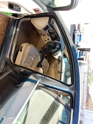 Piezas de coche para desguace o reparación.