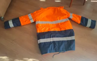 Chaquetón acolchado reflectante.