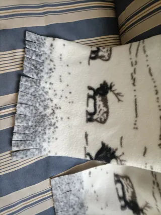 Bufanda de Finlandia Montañas y Ciervos