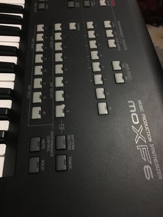 Teclado Yamaha MOXF6