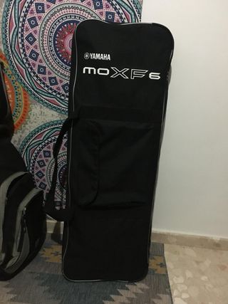 Teclado Yamaha MOXF6