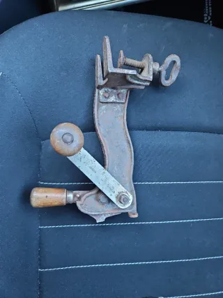 Abrelatas antiguo de mesa